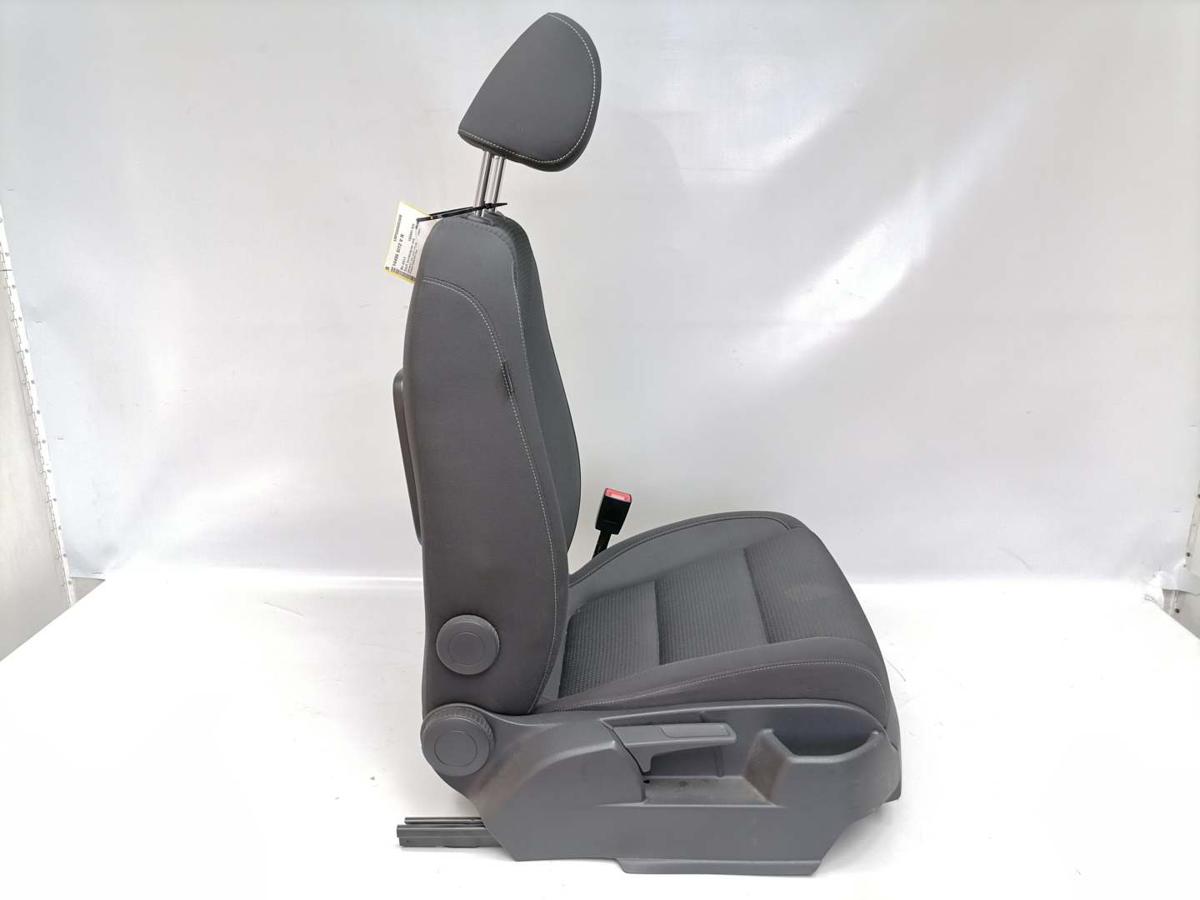 VW Golf Plus original Sitz vorn rechts Stoff dunkelgrau mit Muster Bj.2011